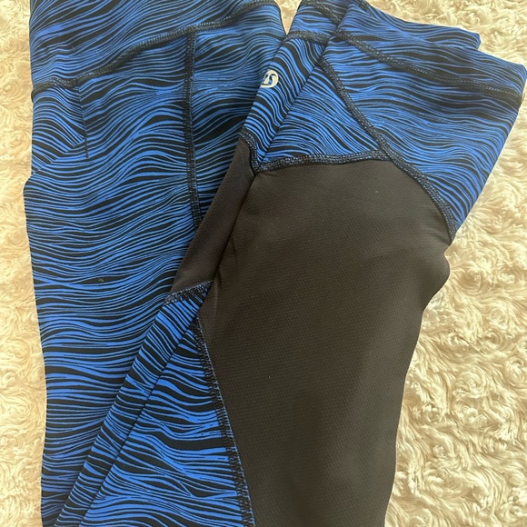 Lulu lemon leggings 12” X 22” size XS red and blue - Picture 7 of 16